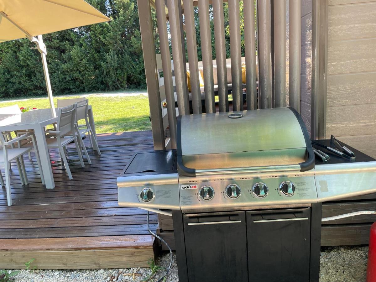 Avignon, joli chalet en campagne très proche de la ville Esterno foto