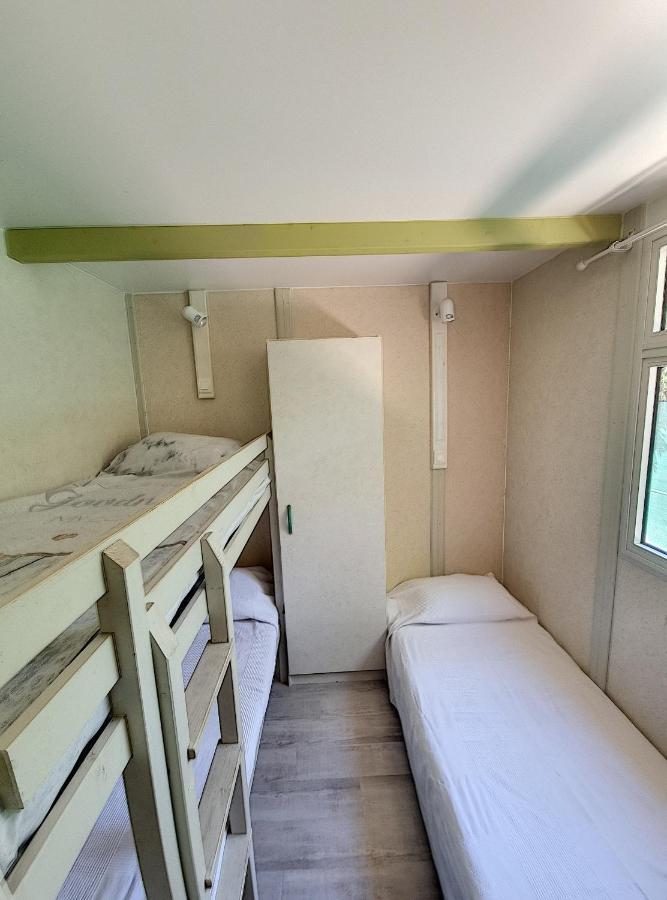 Avignon, joli chalet en campagne très proche de la ville Esterno foto