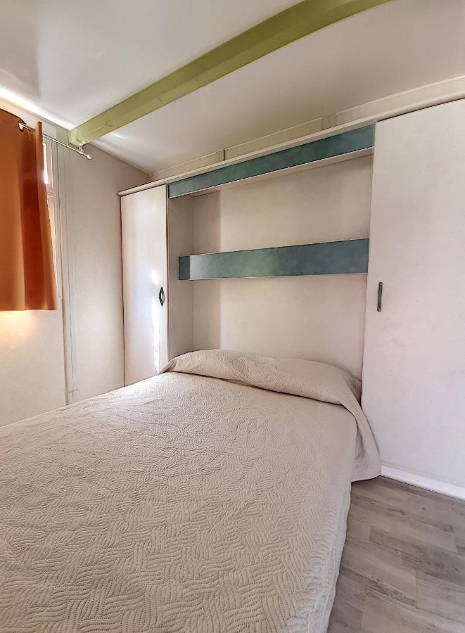 Avignon, joli chalet en campagne très proche de la ville Esterno foto